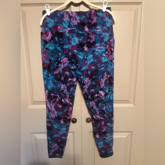 Terra & Sky Tie-Dye Leggings in Blue and Pink - Picture 2 of 5